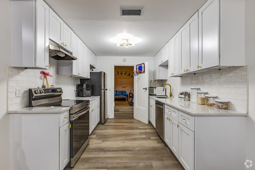 More Photos Of 244 E Graves Ave, Orange City Apartments For Lease