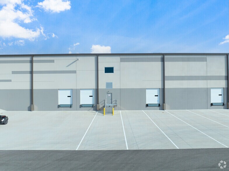 More Photos Of 8202 Seward Rd, Hamilton Unknown For Lease