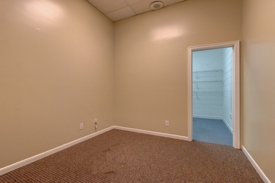 More Photos Of 4311 Appleton Ave NW, Roanoke Office For Lease