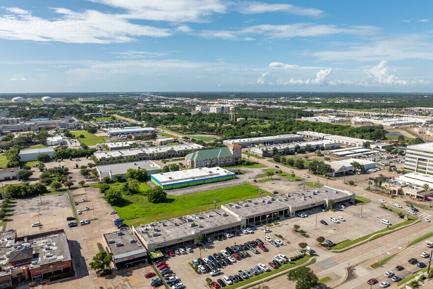 More Photos Of 16931 Texas Ave, Webster Hotel For Sale