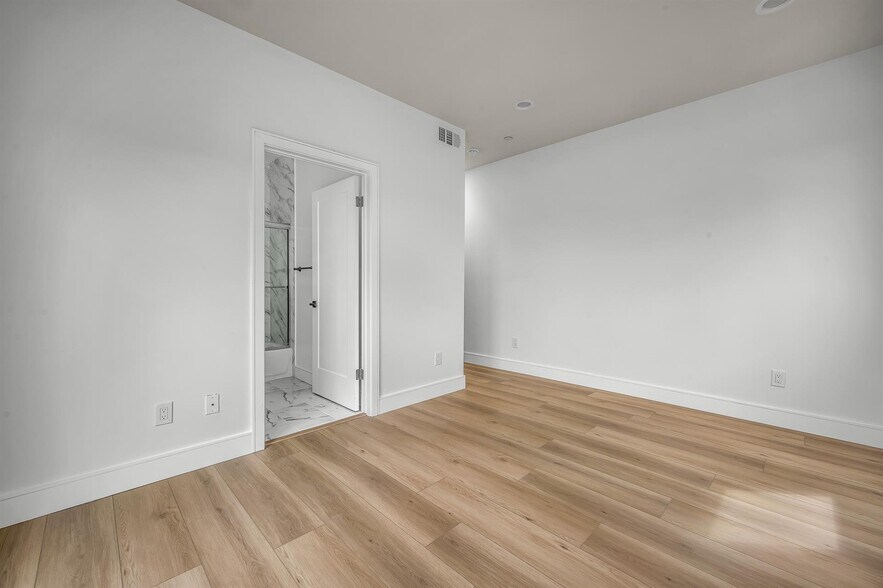 More Photos Of 4701 Saturn St, Los Angeles Multifamily For Sale