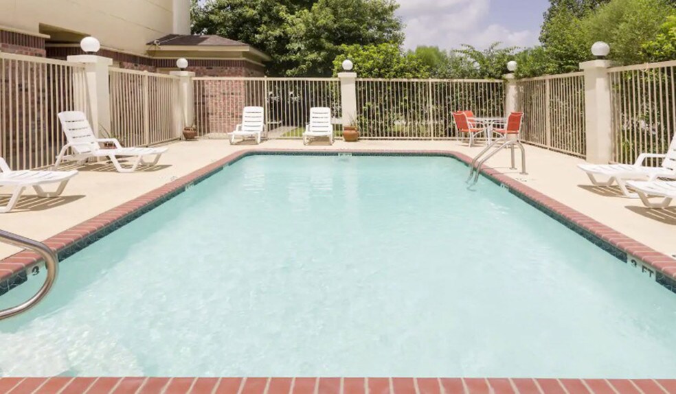 More Photos Of 3001 Daulat Dr, Lafayette Hotel For Sale