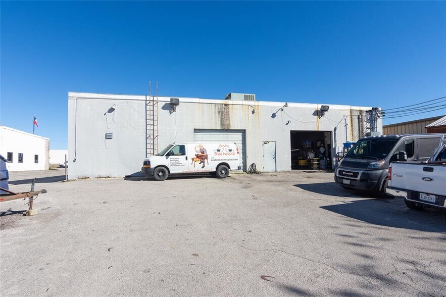 More Photos Of 4909 Commercial Park Dr, Austin Flex For Sale