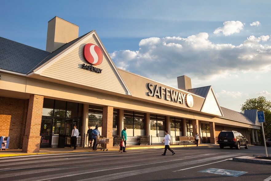More Photos Of 7395-7397 Lee Hwy, Falls Church General Retail For Lease