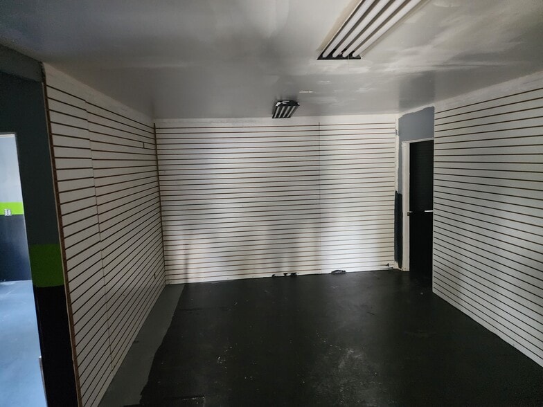 More Photos Of 1927-1935 SW South Macedo Blvd, Port Saint Lucie Warehouse For Lease