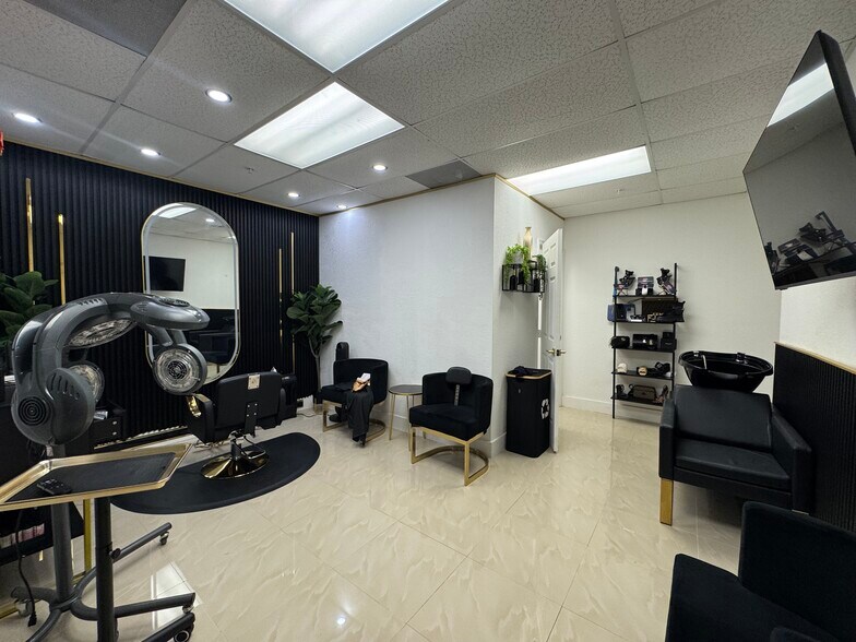 More Photos Of 1720 Harrison St, Hollywood Office Residential For Sale