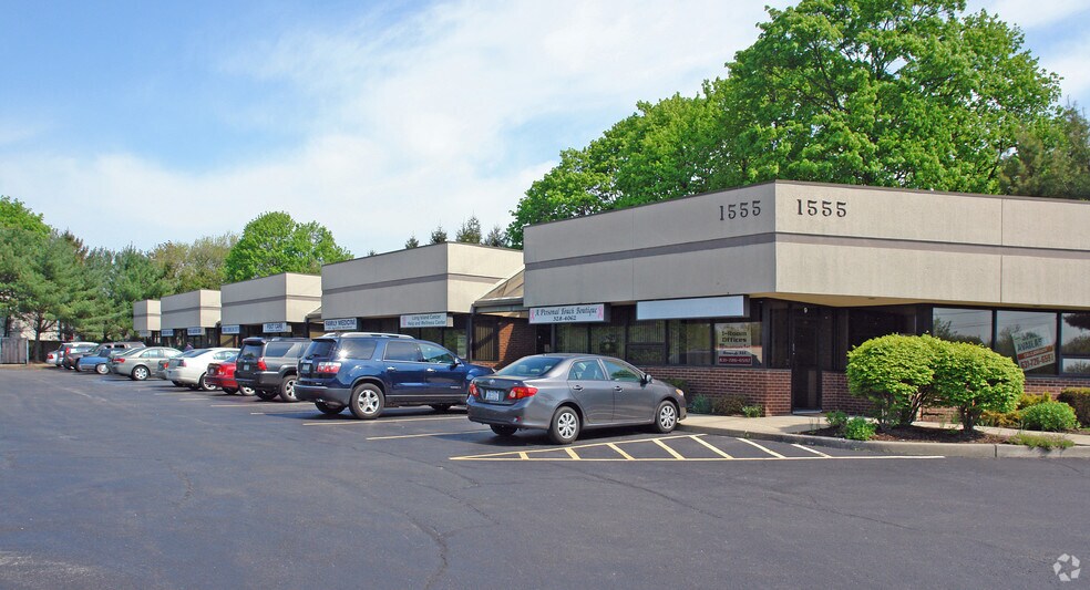 Primary Photo Of 1555 Sunrise Hwy, Bay Shore Office For Lease