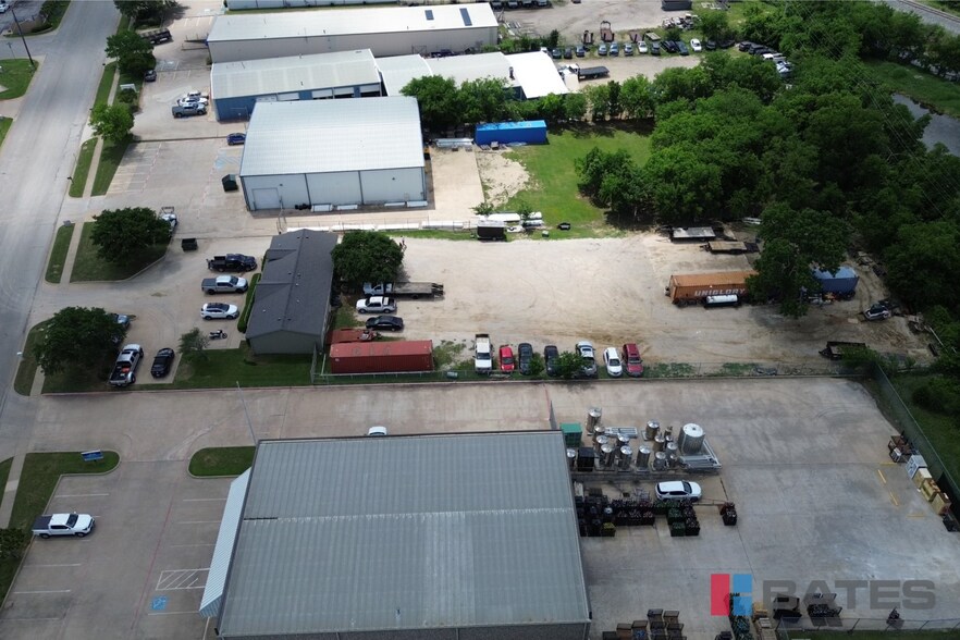More Photos Of 4229 Mesa Dr, Denton Flex For Lease