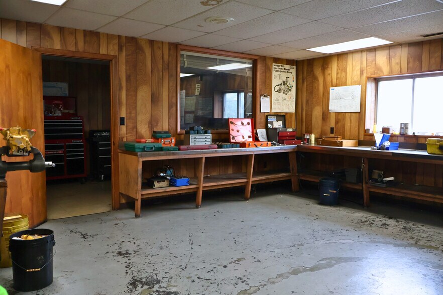 More Photos Of 337 N Fairville Ave, West Hanover Flex For Lease