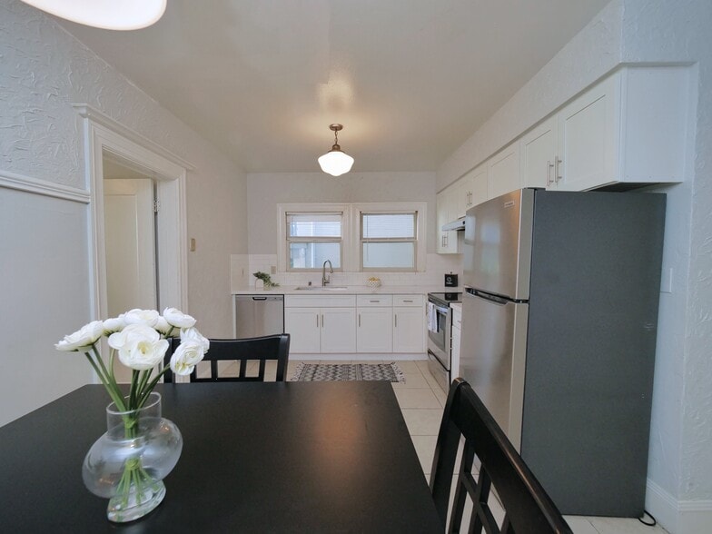 More Photos Of 1901-1903 H St, Sacramento Apartments For Sale