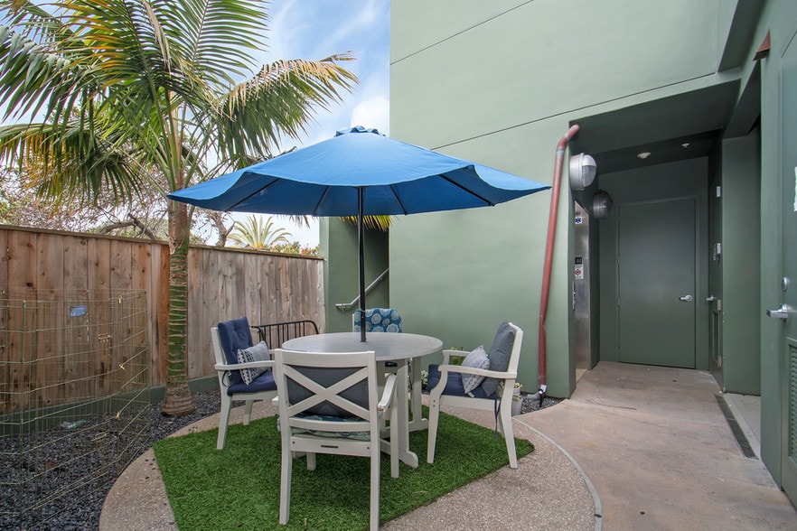 More Photos Of 153 N Highway 101, Solana Beach Storefront Retail Office For Lease