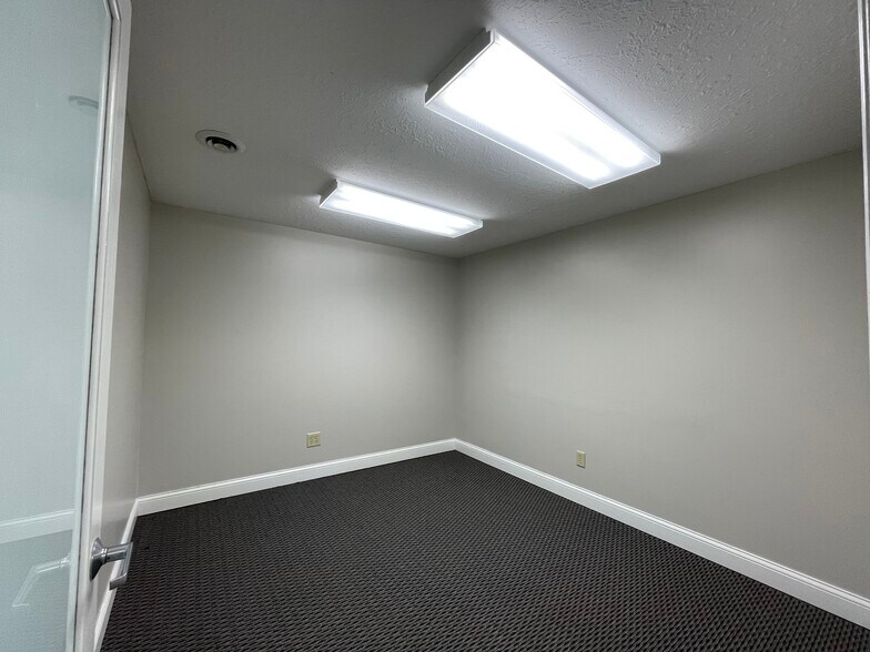 More Photos Of 5810 Blackshire Path, Inver Grove Heights Office Residential For Lease