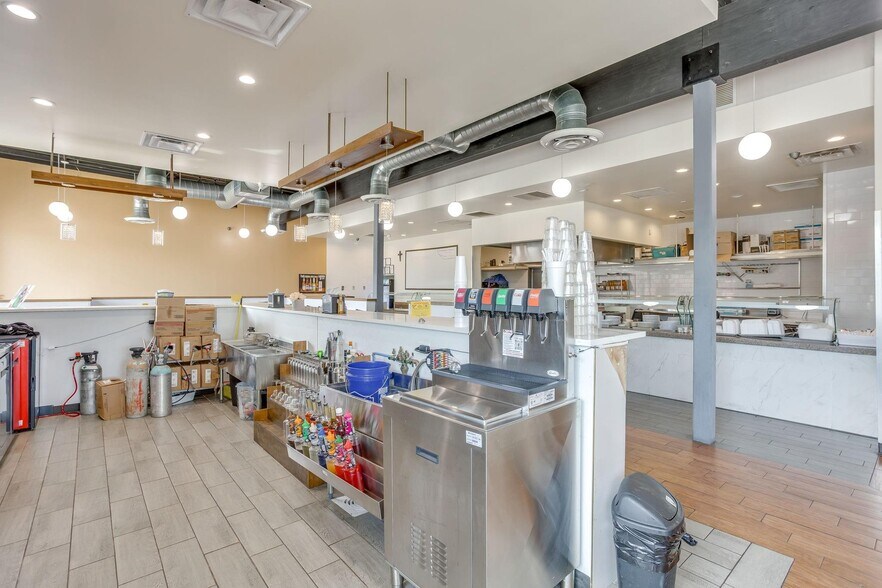 More Photos Of 1333-1337 N Plaza Dr, Granbury Storefront Retail Office For Lease