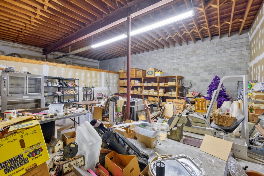 More Photos Of 110-112 Trinity St, Abbeville Storefront For Sale