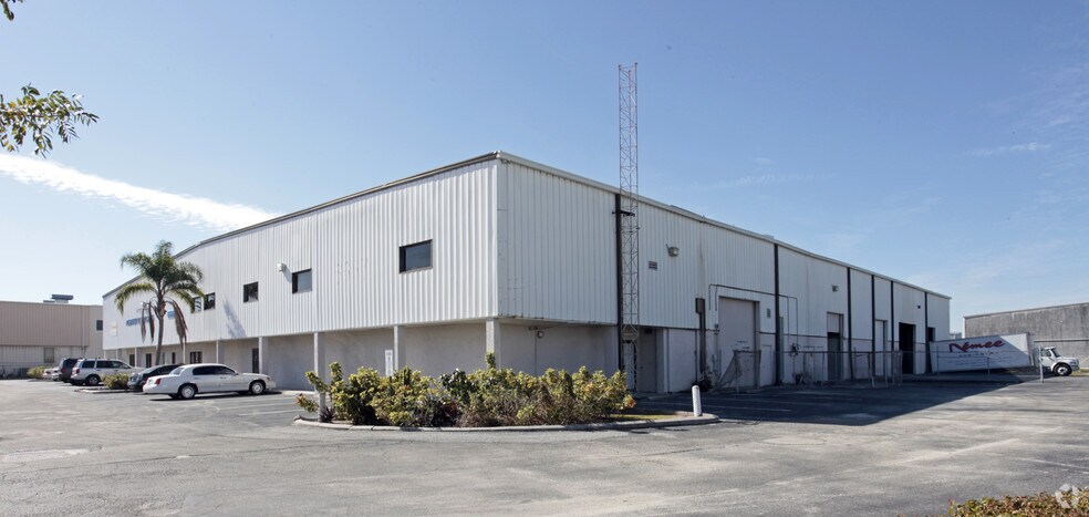 More Photos Of 6667 N 42nd Ter, Riviera Beach Warehouse For Lease