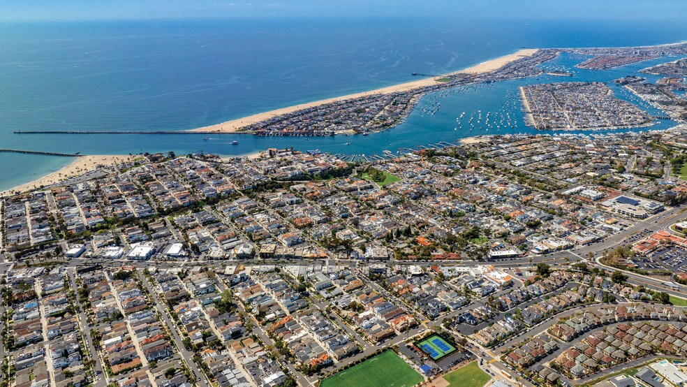 More Photos Of 2800 Pacific Coast Hwy, Corona Del Mar Bank For Lease