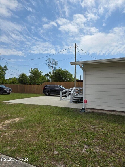 More Photos Of 215 W 11th St, Panama City Coworking Space