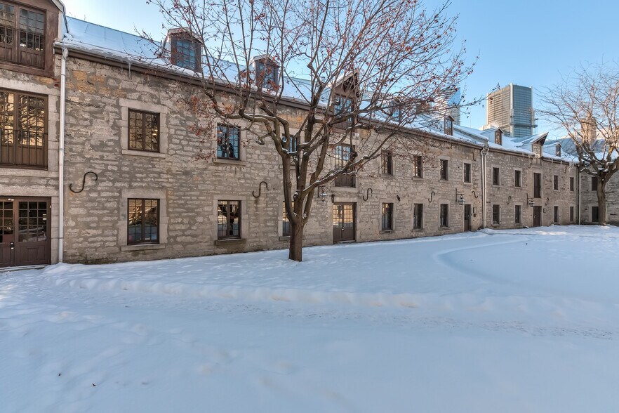 More Photos Of 300 Pl D'youville, Montréal Office For Lease