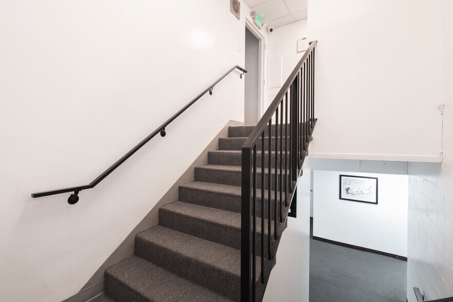 More Photos Of 1021 E Walnut St, Pasadena Medical For Lease