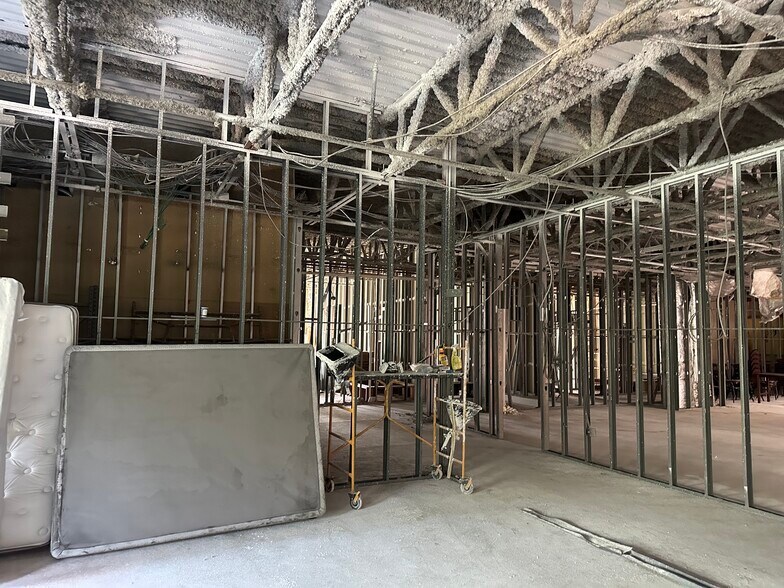 More Photos Of 40 Wood Ave, Secaucus Hotel For Lease