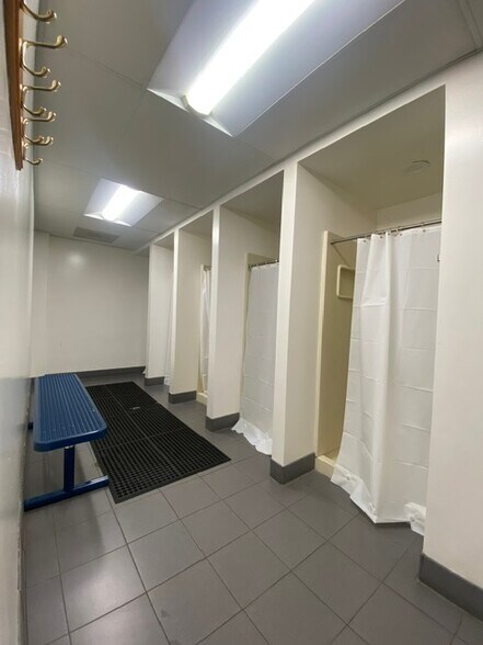 More Photos Of 20 Country Club Dr, Downingtown Medical For Lease