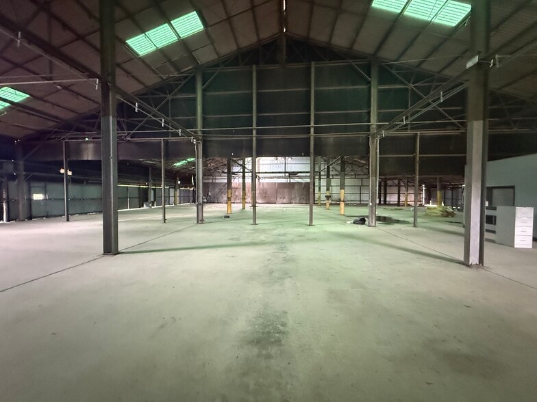 More Photos Of 5100 21st Street, Tulsa Manufacturing For Lease