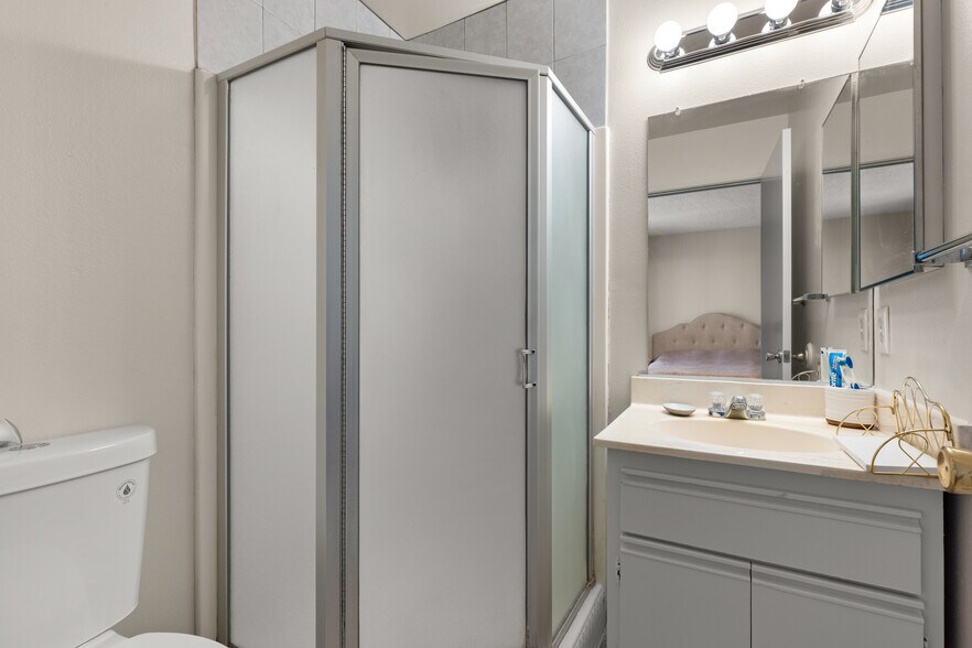 More Photos Of 420 W Windsor Rd, Glendale Apartments For Sale