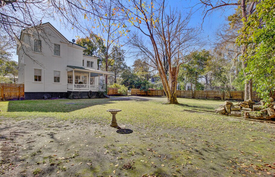 More Photos Of 112 S Magnolia St, Summerville Office Residential For Lease