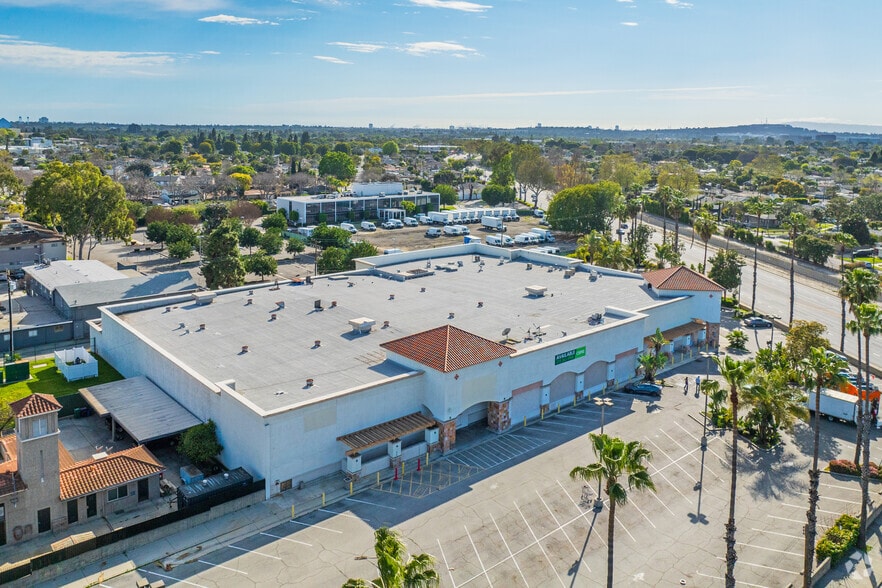 More Photos Of 3380 N Los Coyotes Diagonal, Long Beach Supermarket For Sale