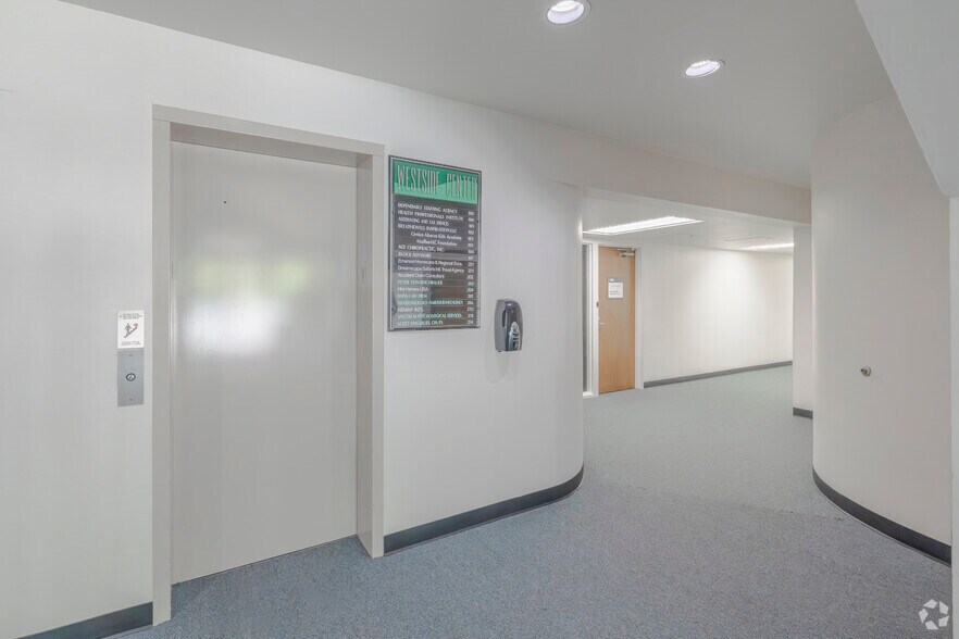 More Photos Of 33305 1st Way S, Federal Way Unknown For Lease