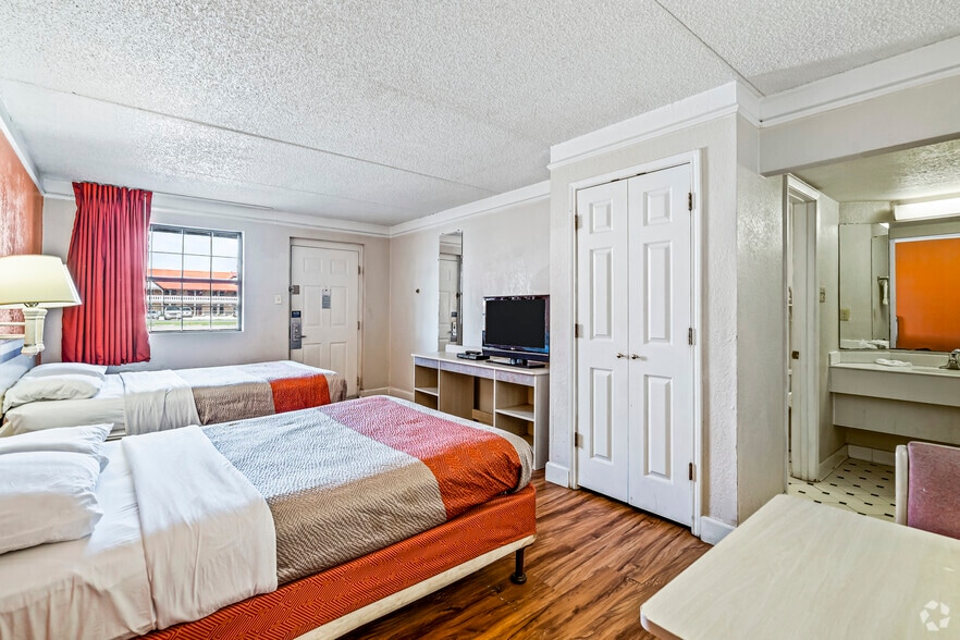 More Photos Of 1035 Martin Luther King Jr Dr, Monroe Hotel For Sale