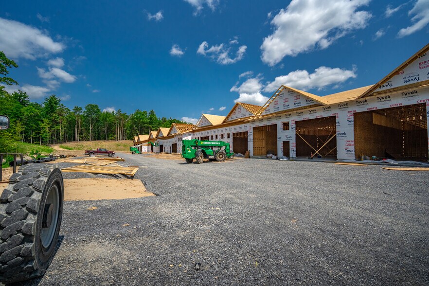 More Photos Of 10 Shenandoah Dr, Saratoga Springs Industrial For Lease
