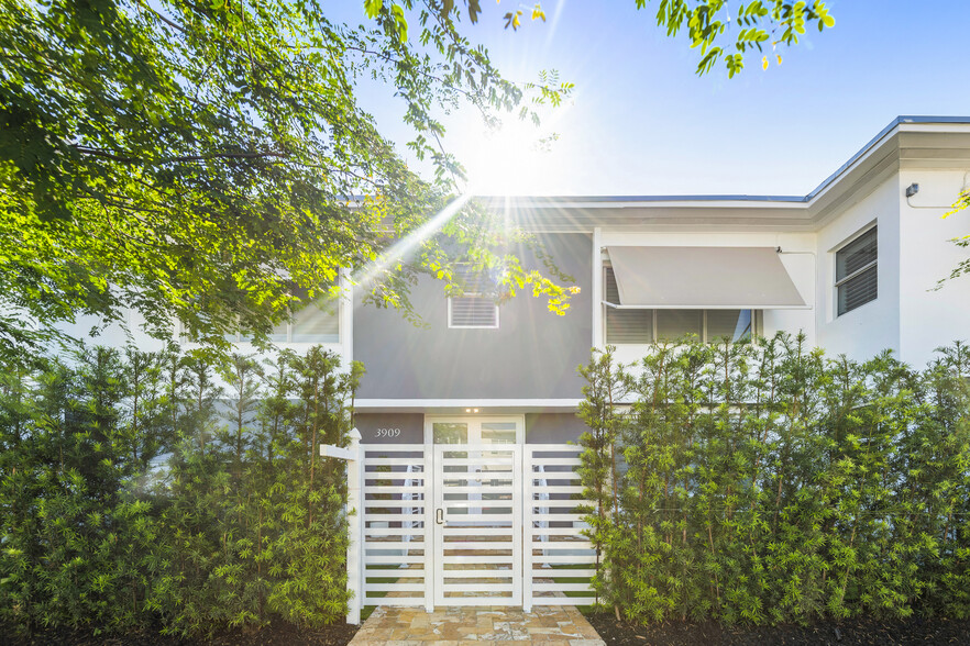 Primary Photo Of 3909 Garden Ave, Miami Apartments For Sale