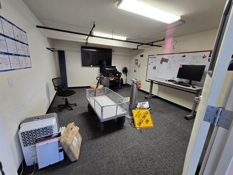 More Photos Of 2900-2902 Rucker Ave, Everett Freestanding For Lease