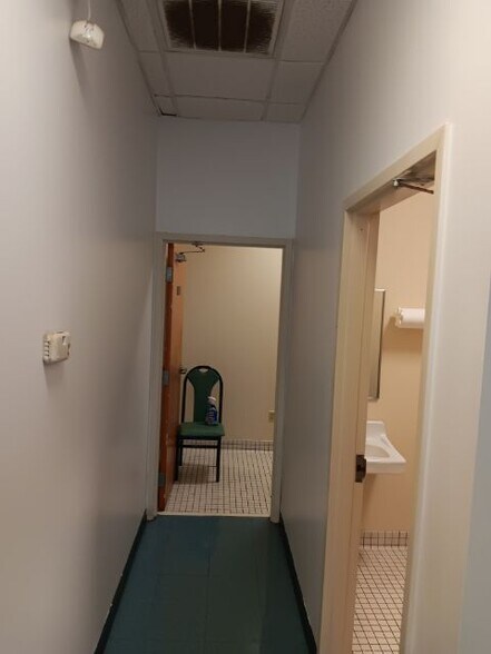 More Photos Of 40988 Highway 77, Ashland General Retail For Lease