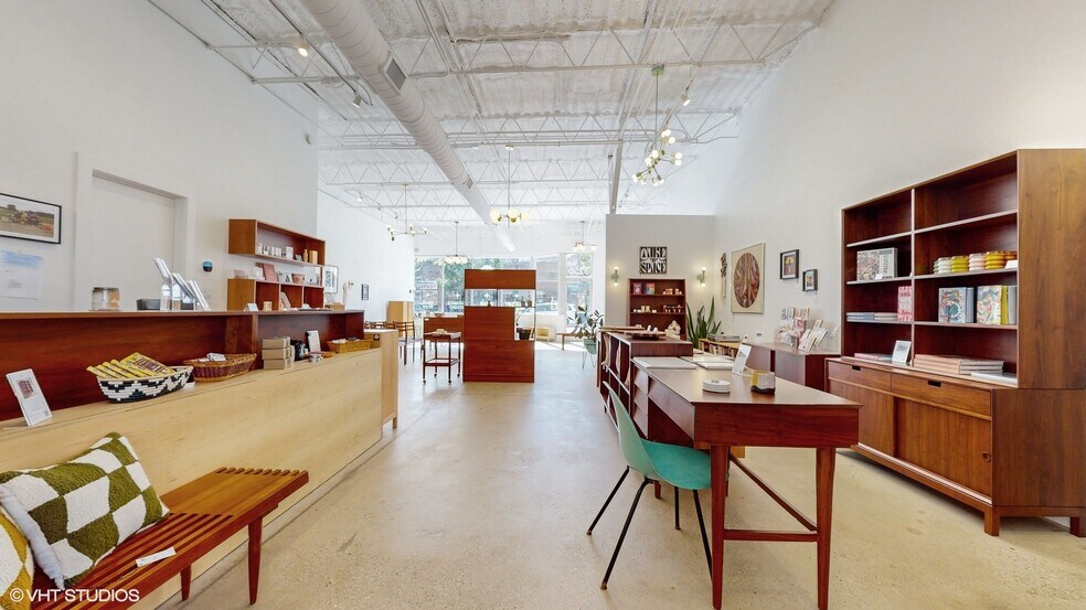 More Photos Of 3256 W Bryn Mawr Ave, Chicago General Retail For Lease
