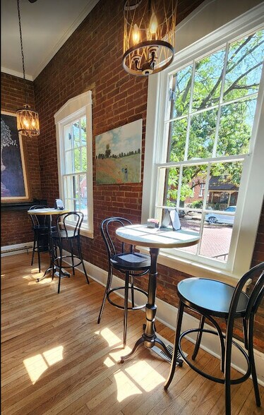 More Photos Of 515 S Main St, Saint Charles General Retail For Sale