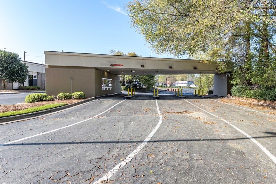 More Photos Of 1535 Benning Dr, Columbus Bank For Sale