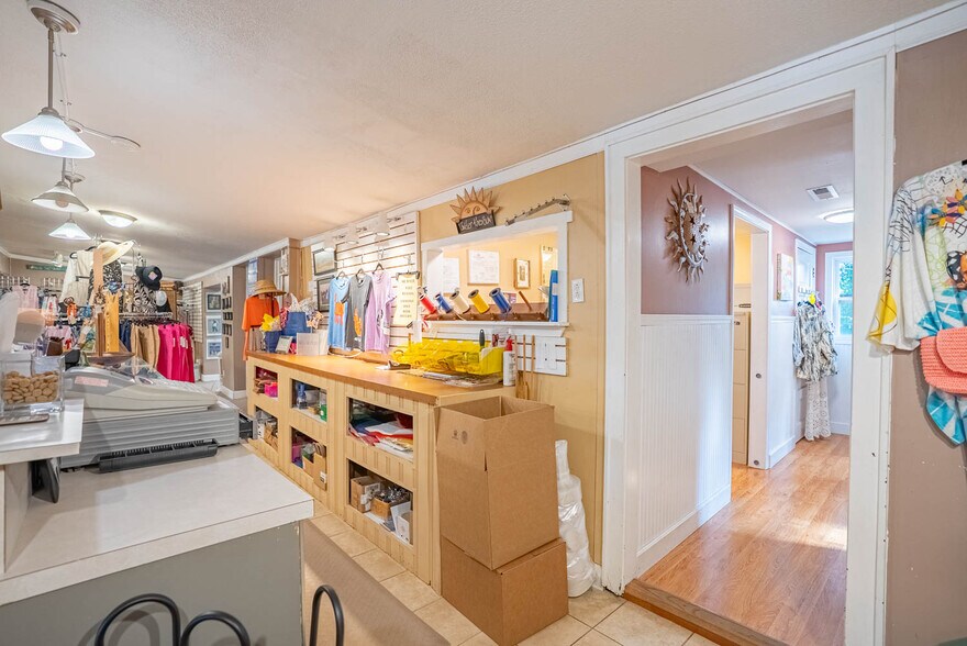 More Photos Of 8 Sunset Hills Ct, Sunrise Beach Storefront For Sale