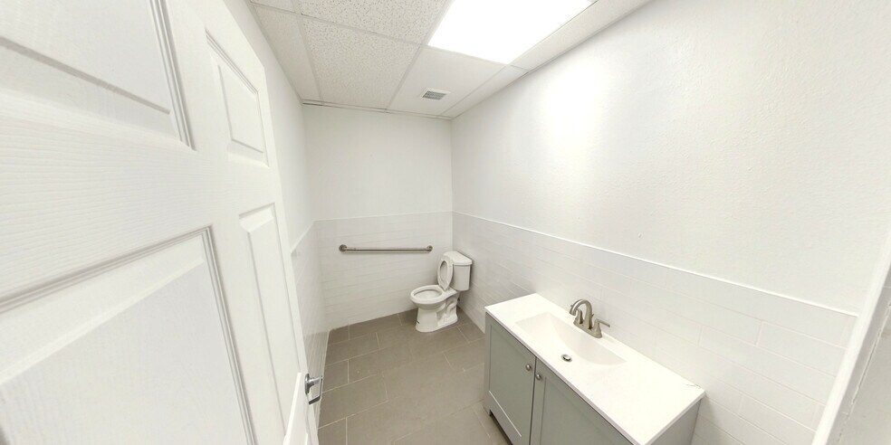 More Photos Of 2013-2023 Jammes Rd, Jacksonville Storefront For Lease