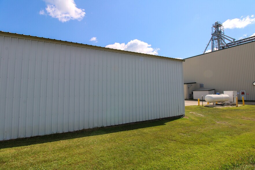More Photos Of 107 8th Ave SW, Kasson Specialty For Sale
