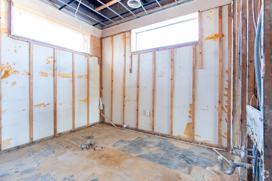 More Photos Of 515 N Monroe St, Litchfield Medical For Sale