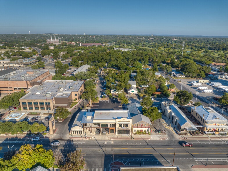 More Photos Of 207 E San Antonio St, New Braunfels Loft Creative Space For Lease