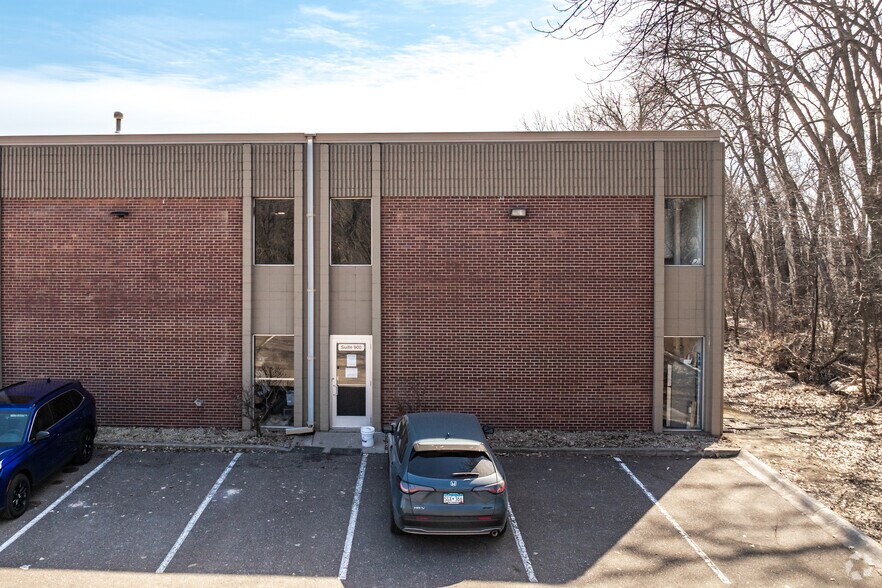 More Photos Of 8301 Brooklyn Blvd, Brooklyn Park Warehouse For Lease