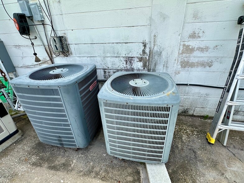 More Photos Of 414 W 9th St, Sanford Office For Sale