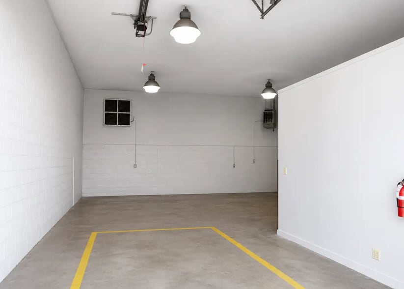 More Photos Of 206 Old Harrods Creek Rd, Louisville Flex For Lease