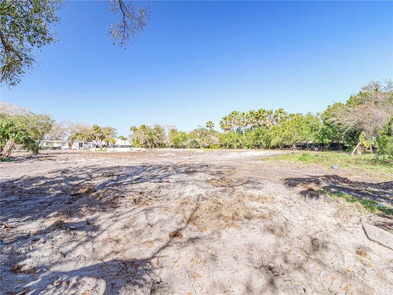 More Photos Of 690 6th Ave, Vero Beach Land For Sale