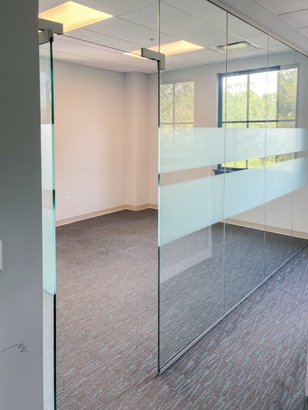 More Photos Of 295 Seven Farms Dr, Daniel Island Office For Lease
