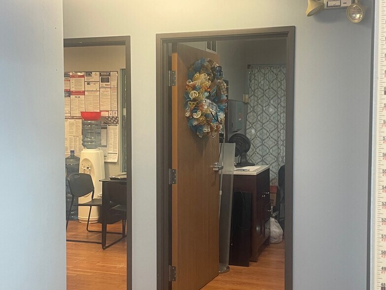 More Photos Of 520 N Mission St, Mount Pleasant Office For Sale