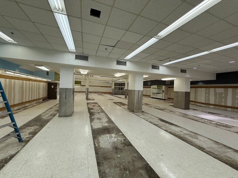 More Photos Of 619 Decatur St, New Orleans Drugstore For Lease